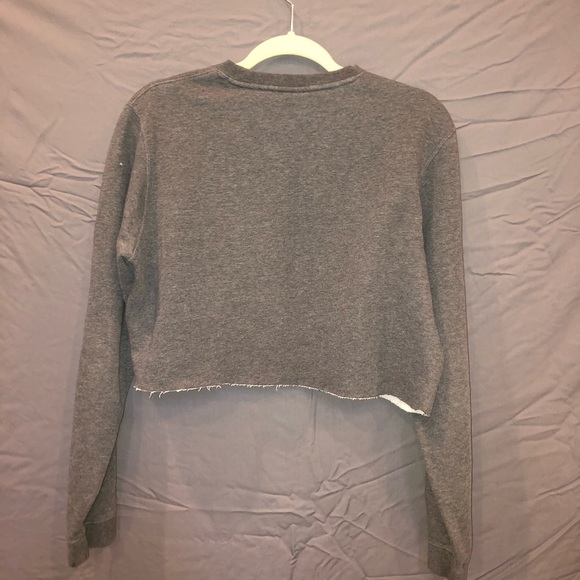 Cropped dark grey nike sweatshirt - Picture 2 of 5